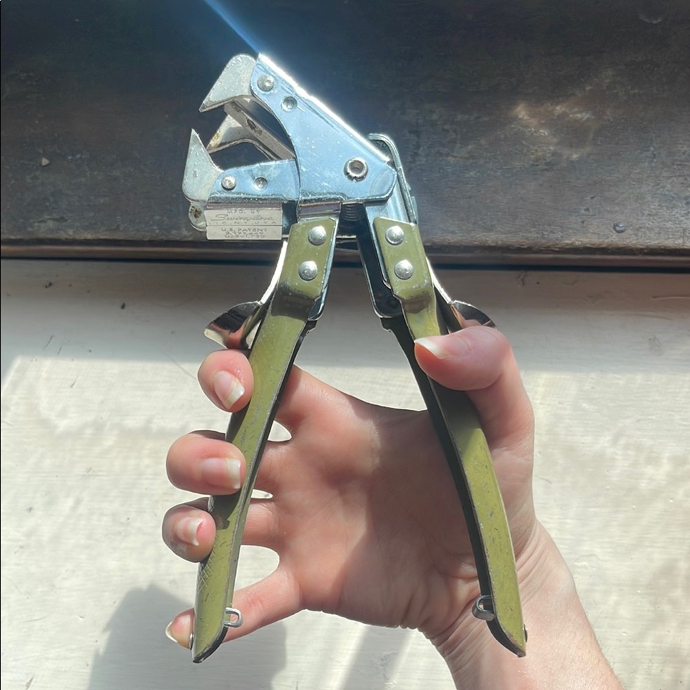 Swingline Staple Remover